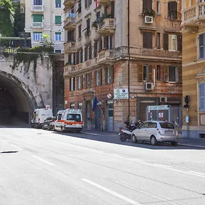 https://colore-e-stile-nel-centro-di-genova.hotelitalianriviera.com