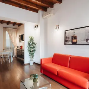 Appartement Charming Brera - Madonnina, Milaan