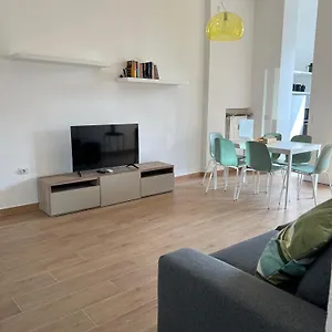 New With Balcony, Isola Bosco Verticale Appartamento