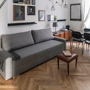 https://menabrea-33-stylish-apartment.italymilanhotels.net